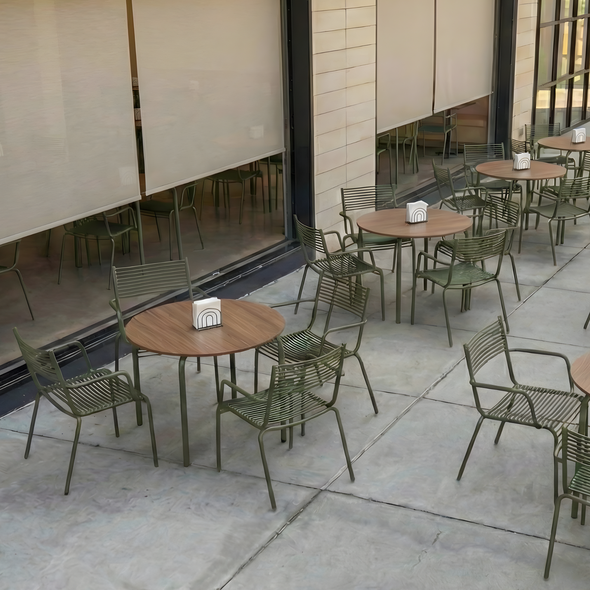 Solido Circular 4 seater Dining Table With HPL Top