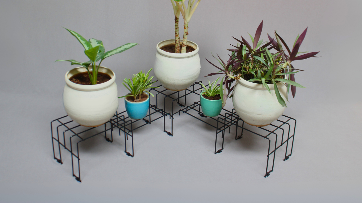 White Moso Corner plant stand for 5 pots